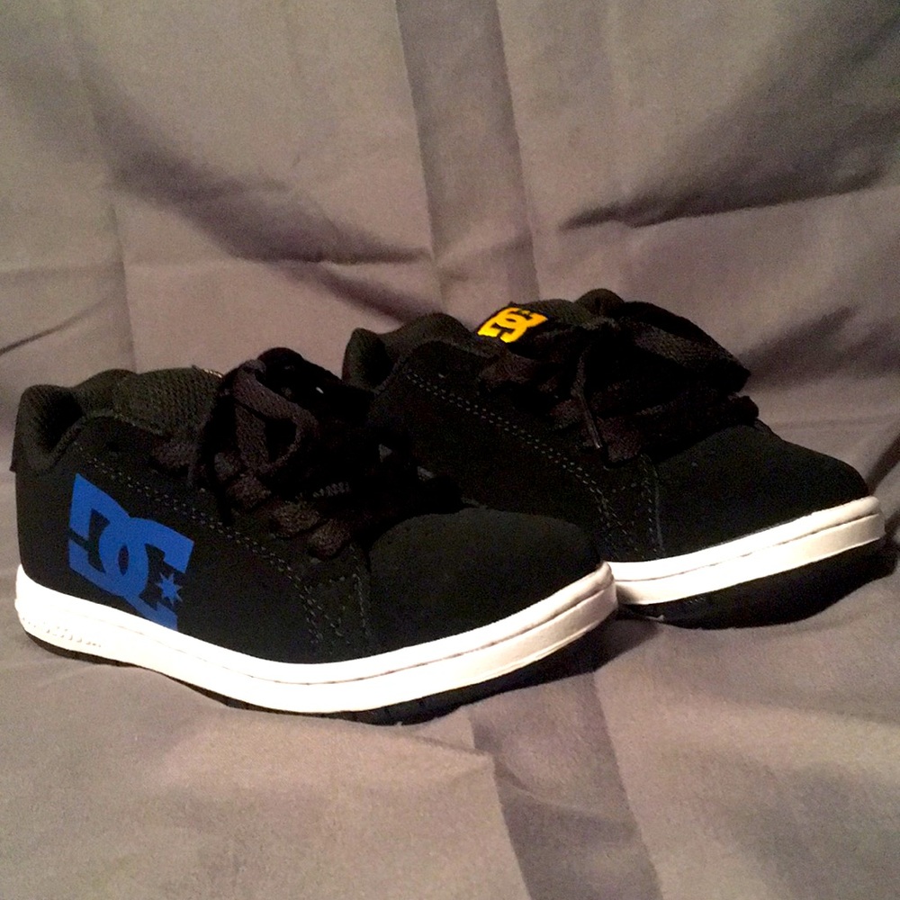 DC shoes boys size 13 NWOT